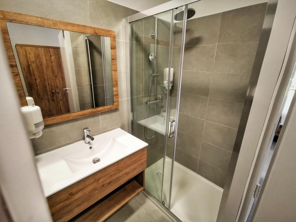 Ustaria Apartment Peri Luaran gambar