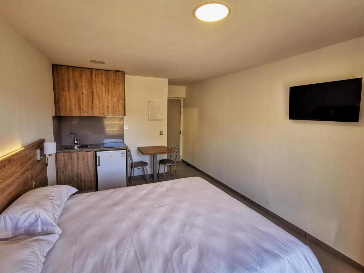 Ustaria Apartment Peri Luaran gambar