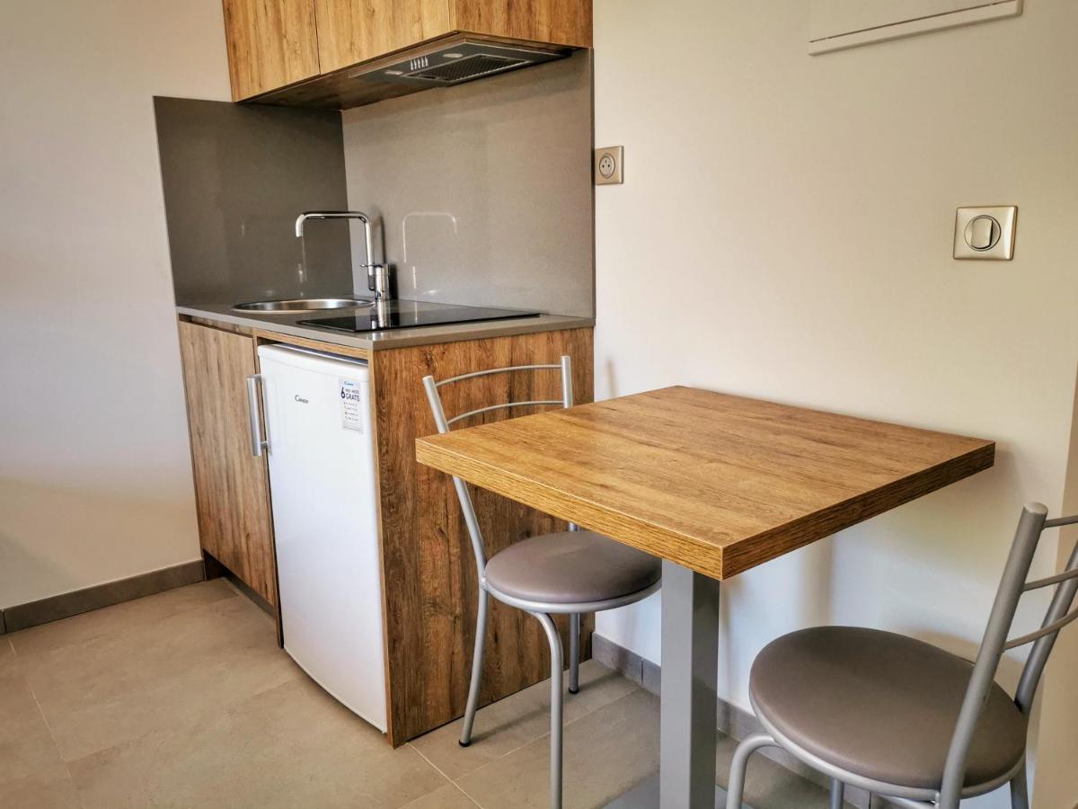 Ustaria Apartment Peri Luaran gambar