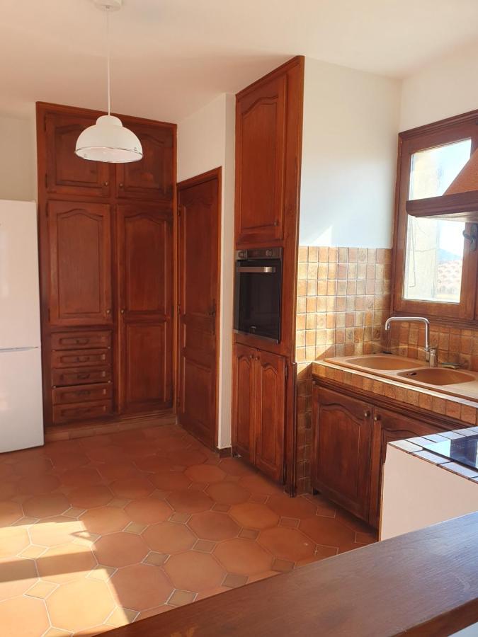 Ustaria Apartment Peri Luaran gambar